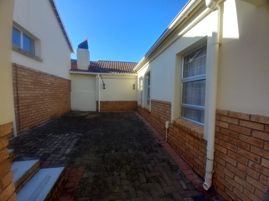 2 Bedroom Property for Sale in Beacon Bay North Eastern Cape